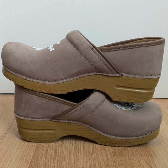 Dansko Twin Pro Beige Tan "No Prob Llama" Print Mules Clogs Shoes Size 40 US 10 - Picture 11 of 16